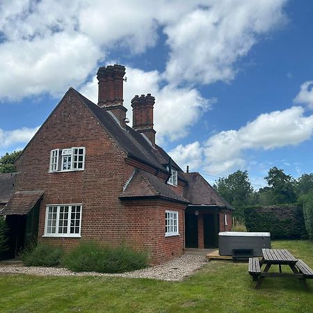 Stables Cottage By Group Retreats Salisbury Exterior photo