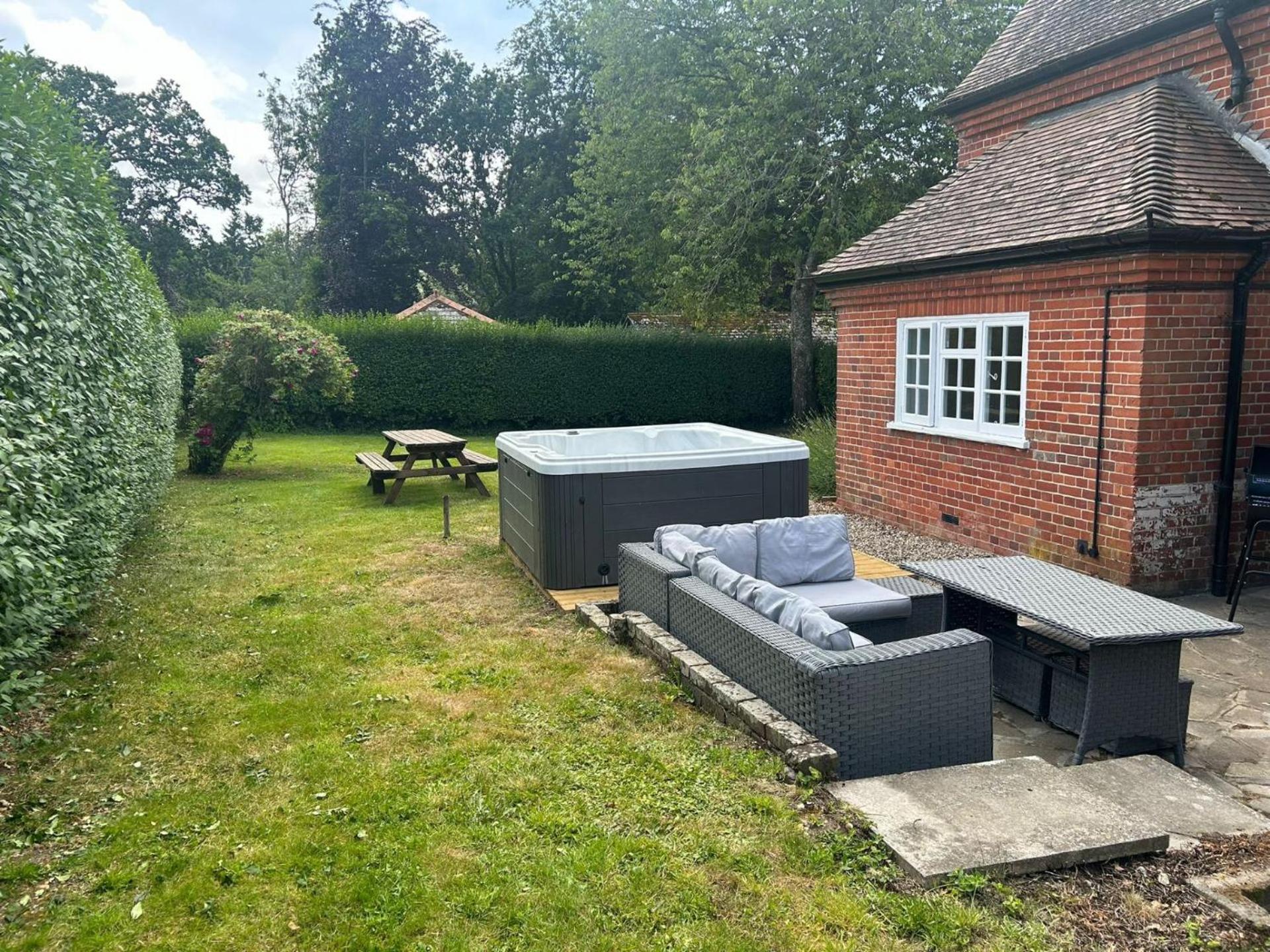 Stables Cottage By Group Retreats Salisbury Exterior photo